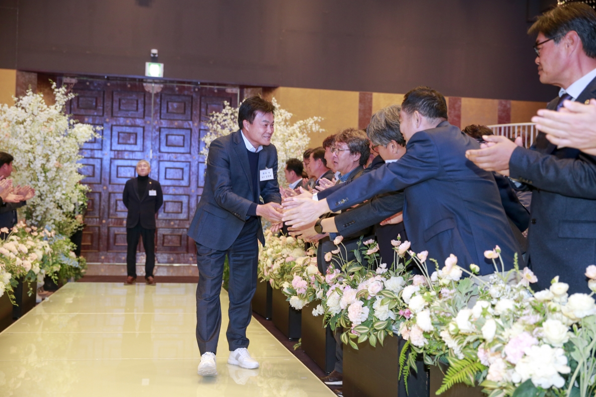 20241125-100[_P7U4396-1-구미회 회장단 이취임식.JPG