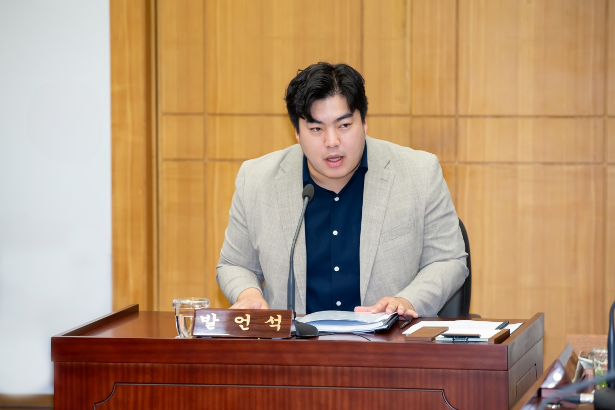20241126-003[_P7U4440-제262회 정례회시 2024년 제2차 의원연구단체 심의위원회 활동.jpg