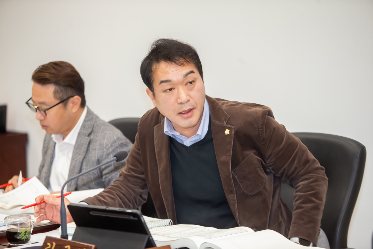 20241127-024[_P7U4835-제262회 정례회시 기획행정위원회 2025년도 예산안 및 기금운용계획안 예비심사활동.jpg