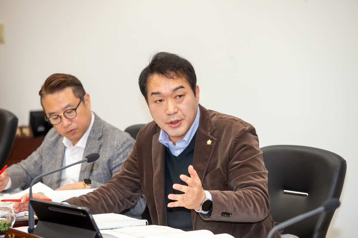 20241127-025[_P7U4843-제262회 정례회시 기획행정위원회 2025년도 예산안 및 기금운용계획안 예비심사활동.jpg