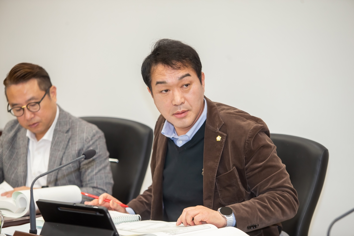 20241127-023[_P7U4834-제262회 정례회시 기획행정위원회 2025년도 예산안 및 기금운용계획안 예비심사활동.jpg