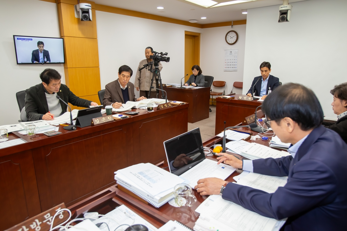 20241129-007[_P7U5154-제262회 정례회시 기획행정위원회 2025년도 예산안 및 기금운용계획안 예비심사활동.jpg