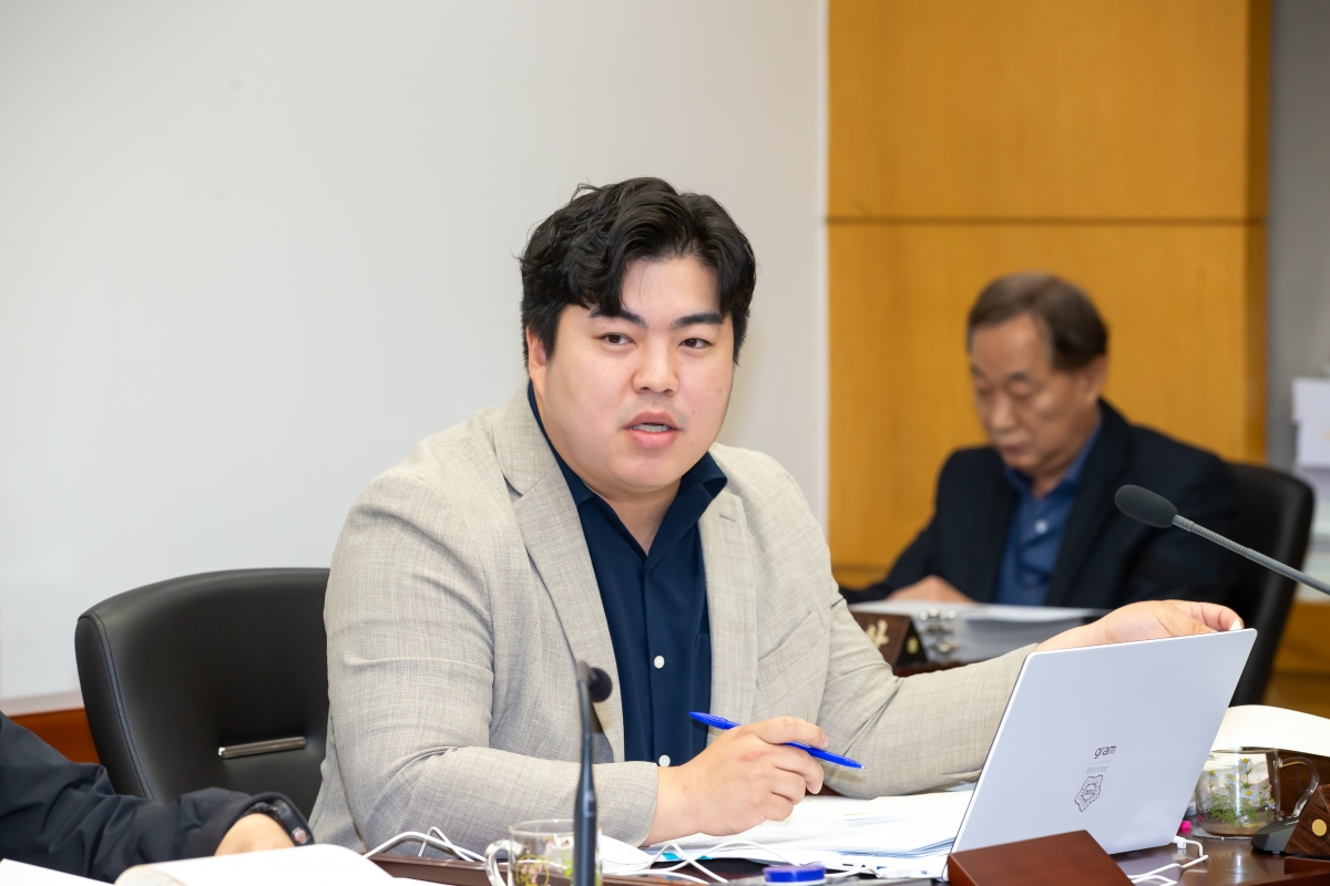 20241126-035[_P7U4635-제262회 정례회시 기획행정위원회 조례안 심사활동.jpg