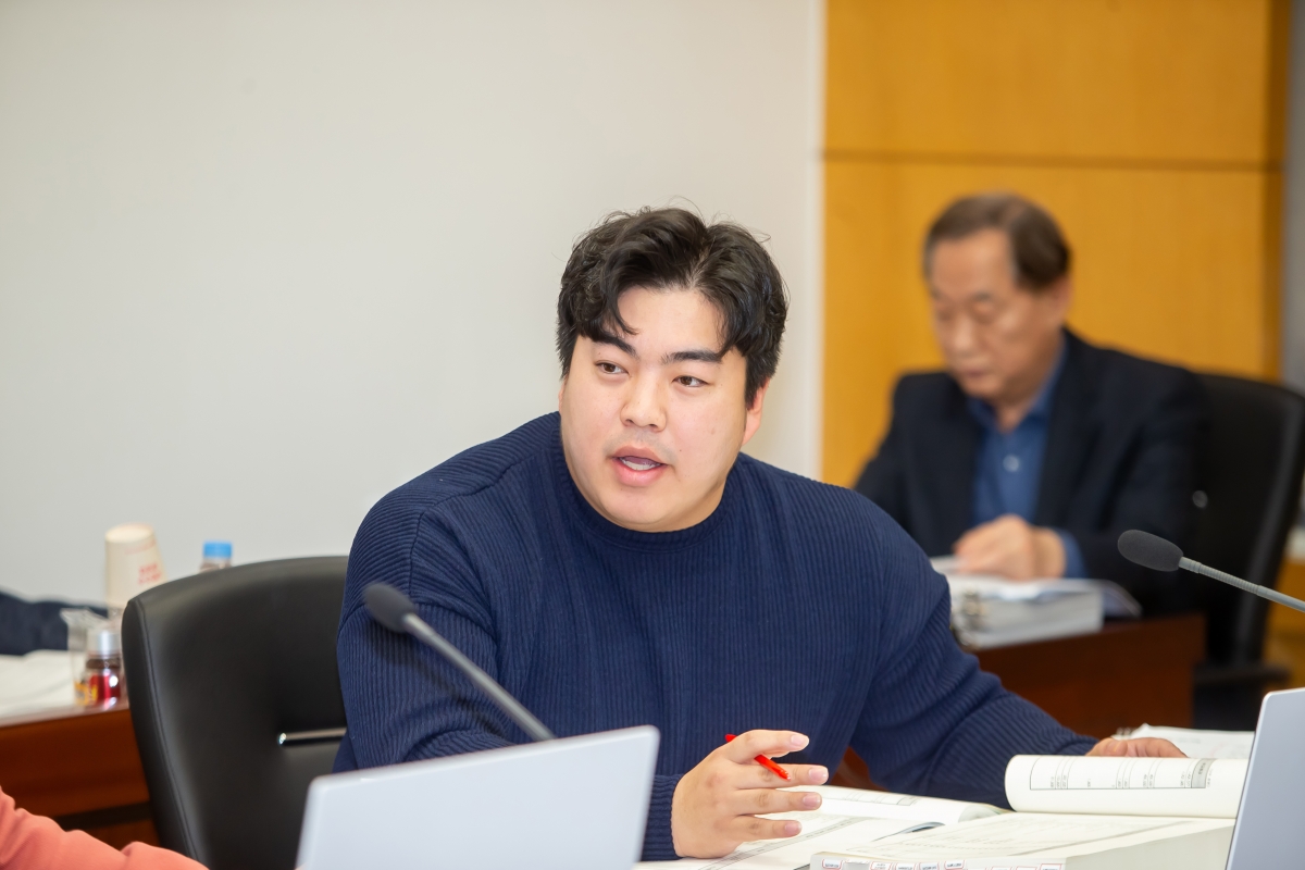 20241127-027[_P7U4867-제262회 정례회시 기획행정위원회 2025년도 예산안 및 기금운용계획안 예비심사활동.jpg