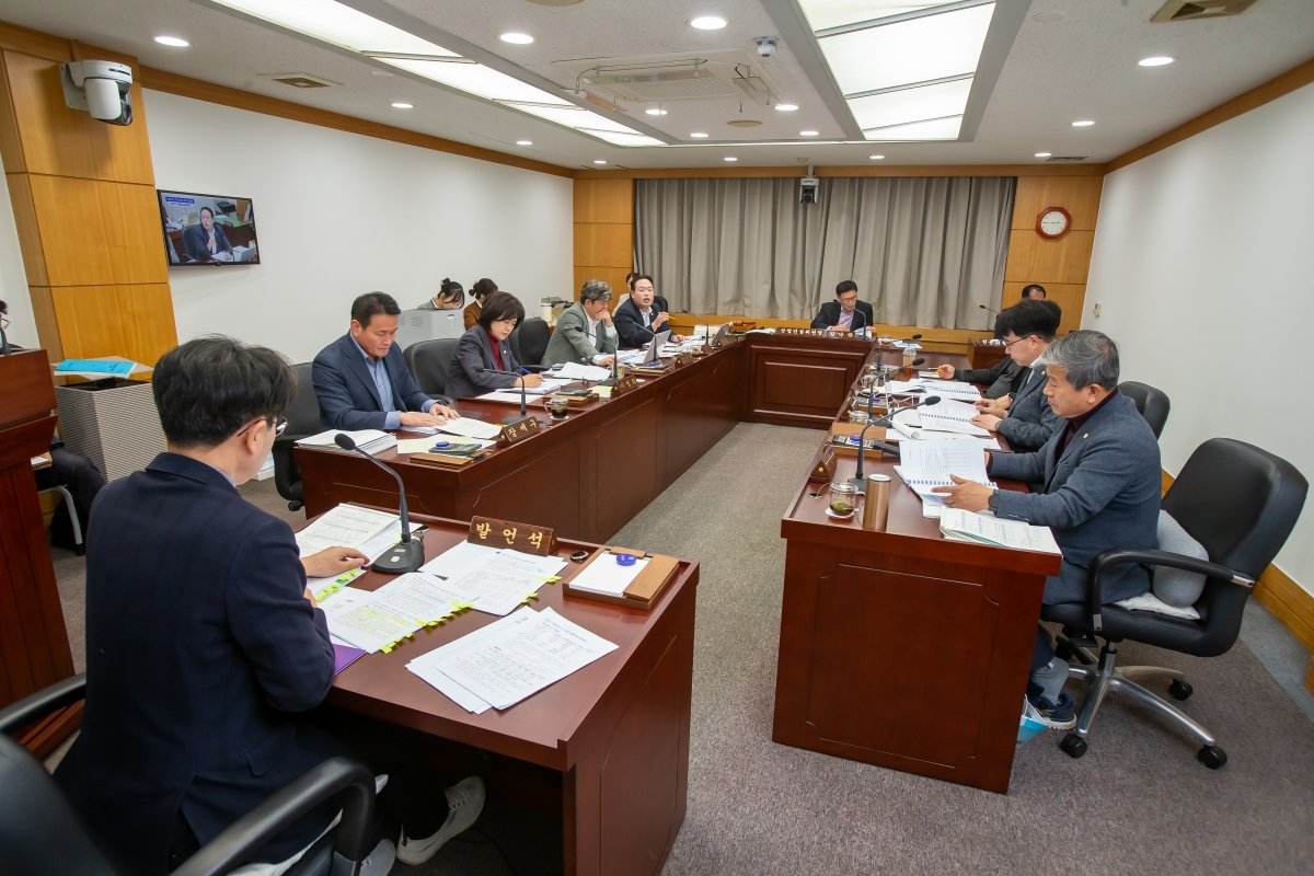 20241126-051[_P7U4671-제262회 정례회시 산업건설위원회 조례안 심사활동.jpg