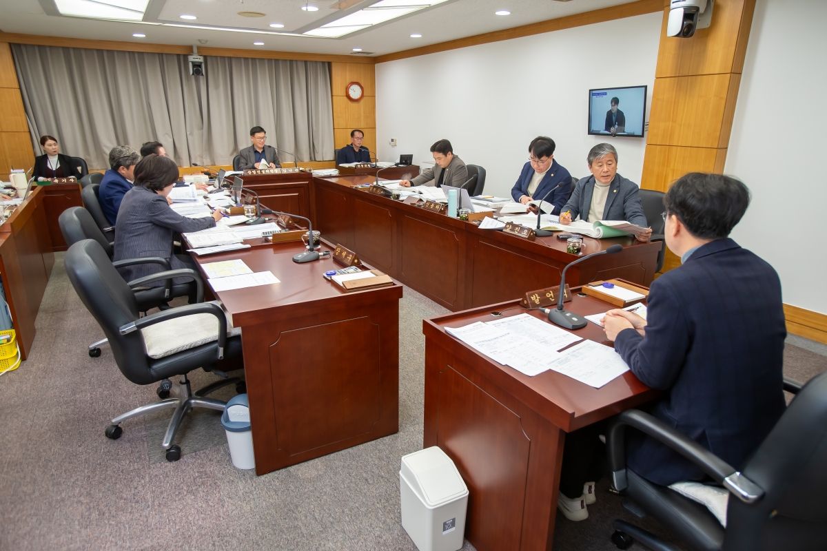 20241127-031[_P7U4853-제262회 정례회시 산업건설위원회 2025년도 예산안 및 기금운용계획안 예비심사활동.jpg