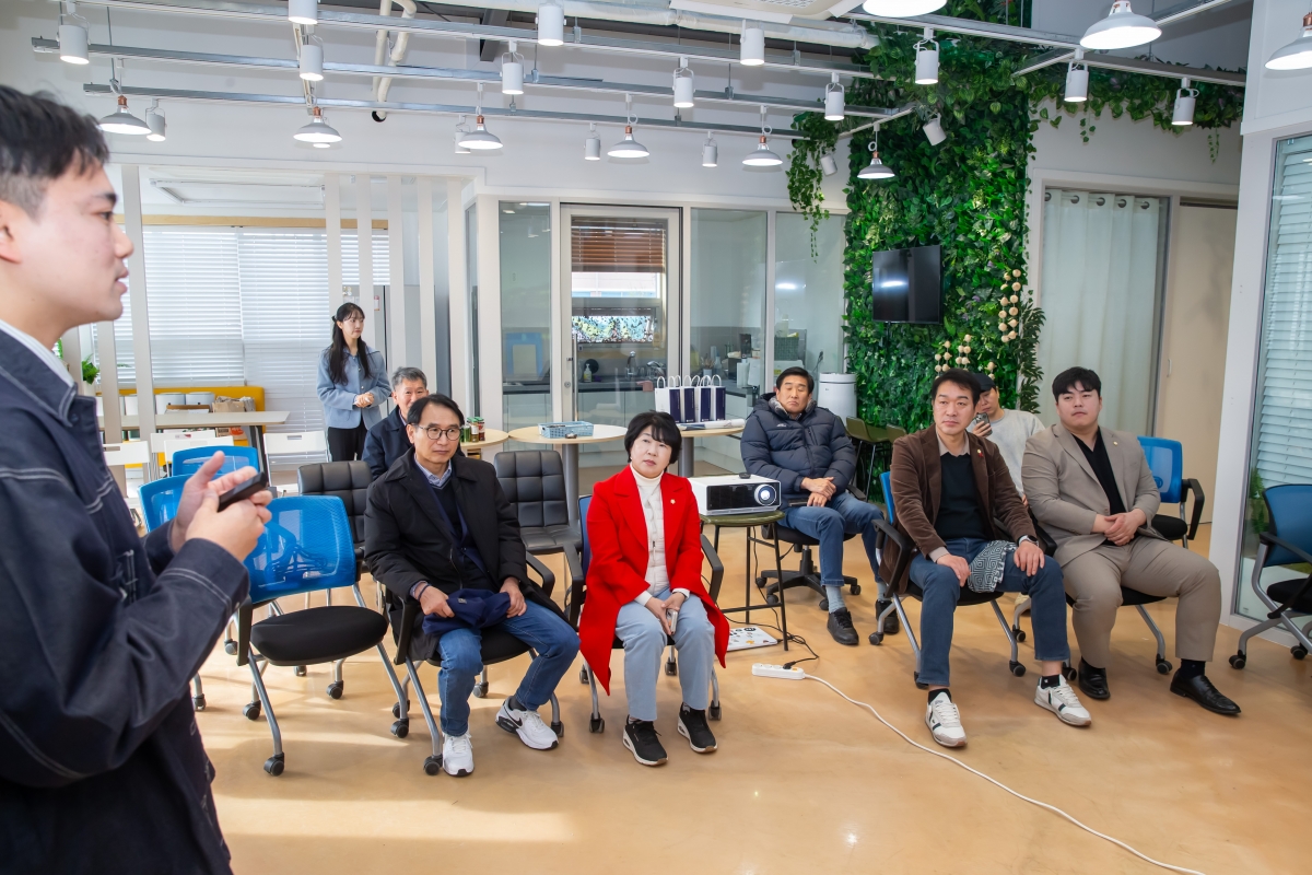 20241203-020[_P7U5577-제262회 정례회시 기획행정위원회 영덕군 뚜벅이마을 비교견학.jpg