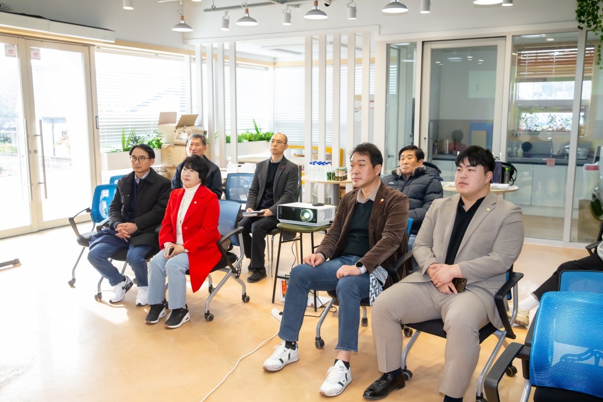 20241203-012[_P7U5552-제262회 정례회시 기획행정위원회 영덕군 뚜벅이마을 비교견학.jpg