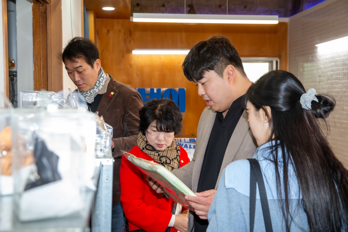 20241203-042[_P7U5624-제262회 정례회시 기획행정위원회 영덕군 뚜벅이마을 비교견학.jpg