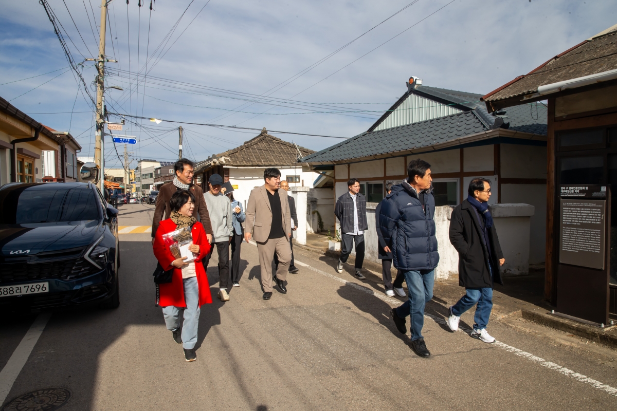 20241203-057[_P7U5656-제262회 정례회시 기획행정위원회 영덕군 뚜벅이마을 비교견학.jpg