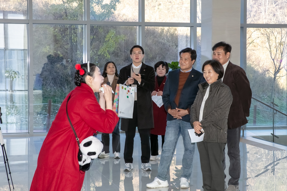 20241203-067[IMG_6190-제262회 정례회시 문화환경위원회 새마을운동테마공원 현장방문활동.jpg