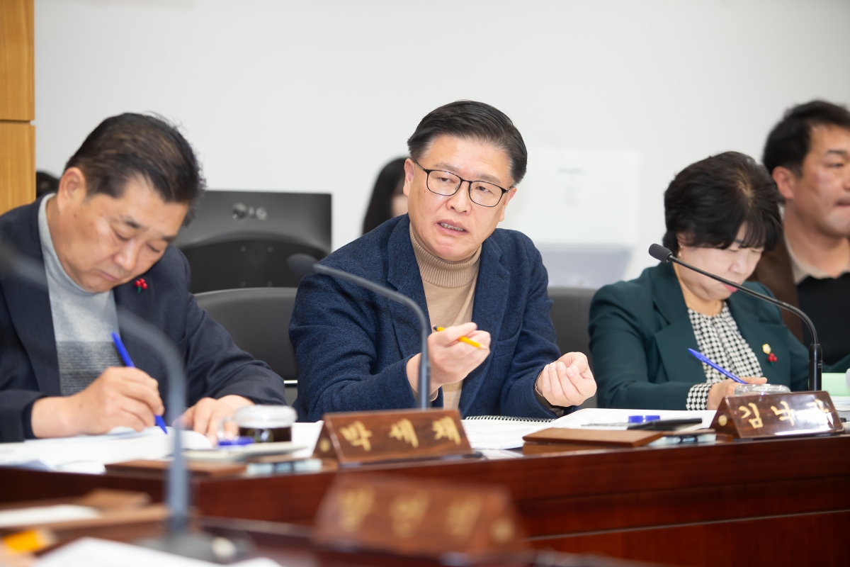 20241204-029[_P7U5776-제262회 정례회시 예산결산위원회 2025년도 예산안 및 기금운용계획안 심사활동.jpg