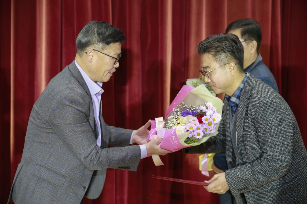 20241207-037[_P7U6115-1-구미고등학교 총동창회 회장 이취임식.jpg