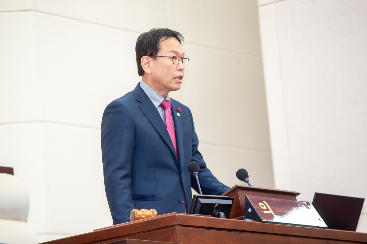 20241211-043[_P7U6383-제262회 정례회 제2차 본회의시 박교상 의장 회의주재.jpg