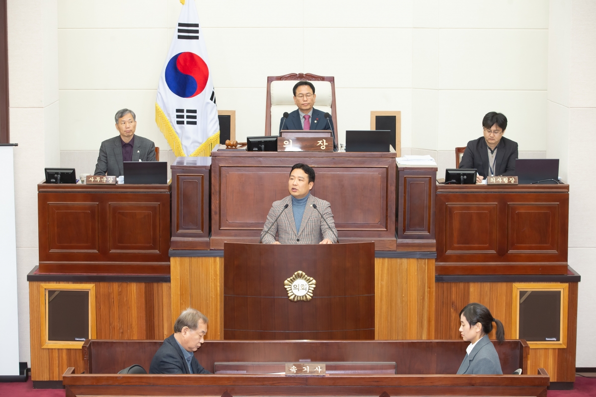 20241211-010[_P7U6278-제262회 정례회 제2차 본회의시 김원섭 의원 5분자유발언.jpg