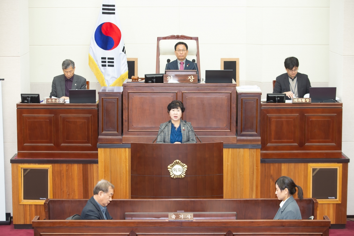 20241211-019[_P7U6301-제262회 정례회 제2차 본회의시 장미경 기획행정위원장  상임위원회 활동결과보고.jpg