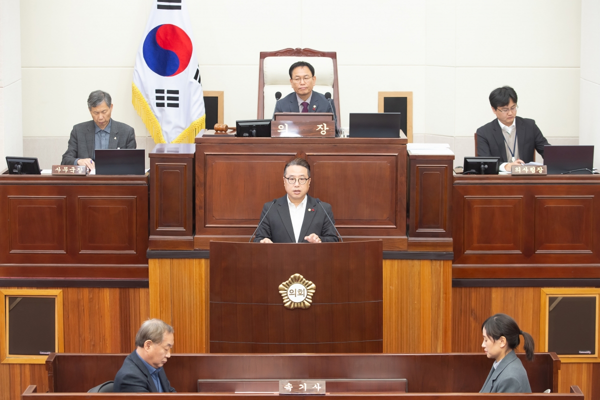 20241217-035[_P7U6930-제262회 정례회 제3차 본회의시 김민성 예산결산특별위원회 간사 특별위원회 활동결과보고.jpg