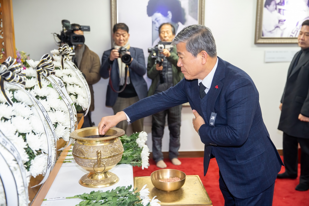 20250102-024[_P7U8525-2025년 새해 박정희 대통령 생가 참배.jpg