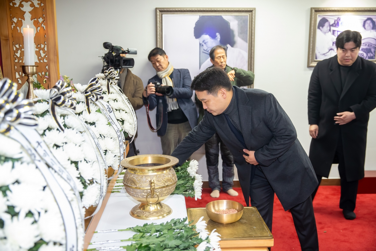 20250102-023[_P7U8521-2025년 새해 박정희 대통령 생가 참배.jpg