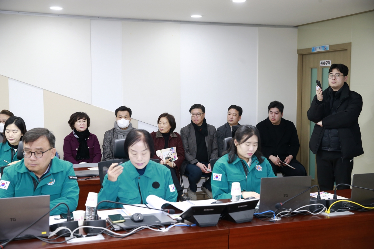 20250125-012[_P7U0281 복사-설맞이 구미시청 재난안전상황실 방문 근무자 격려.jpg