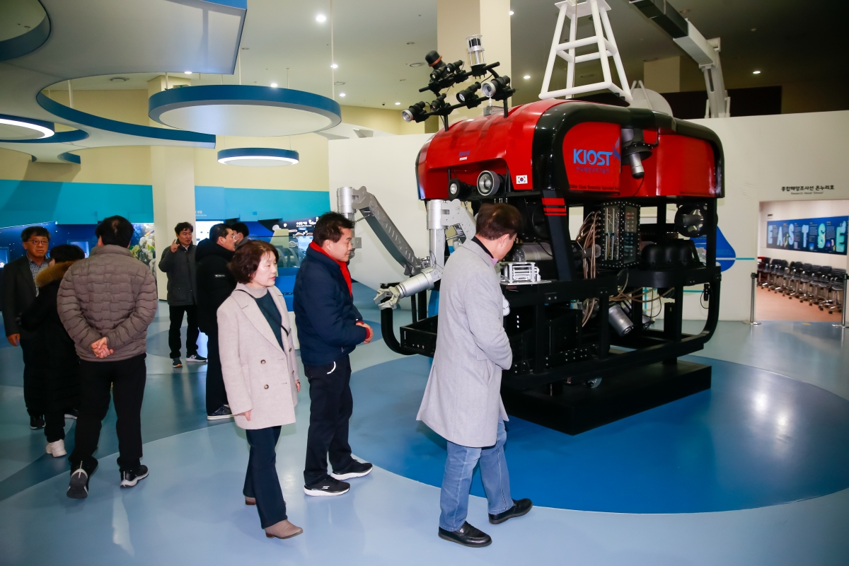 20250205-004[724674-02-문화환경위원회 영덕군 해양환경체험관 비교견학.jpg