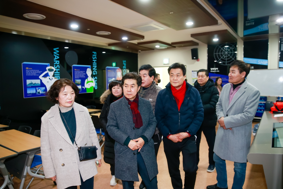 20250205-011[724674-17-문화환경위원회 영덕군 해양환경체험관 비교견학.jpg