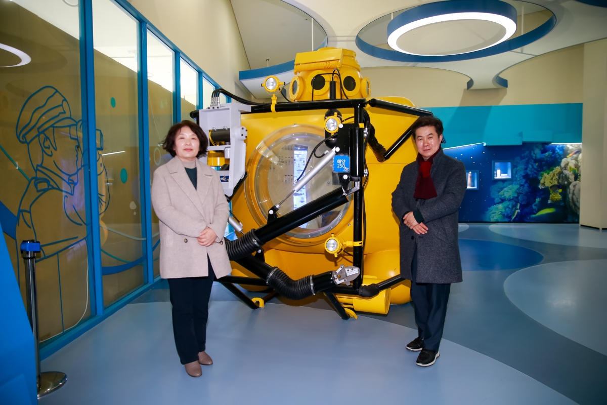 20250205-018[144422-08-문화환경위원회 영덕군 해양환경체험관 비교견학.jpg