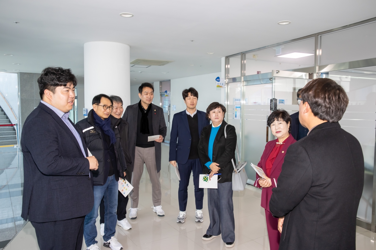20250227-024[IMG_0168-기획행정위원회 포항시 평생학습원 비교견학.jpg