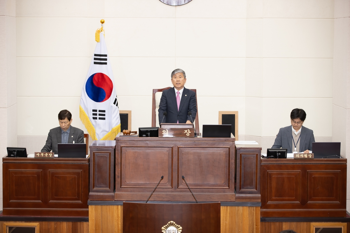 20250313-003[AMG_2697-제285회 임시회 제1차 본회의시 양진오 부의장 회의주재.jpg