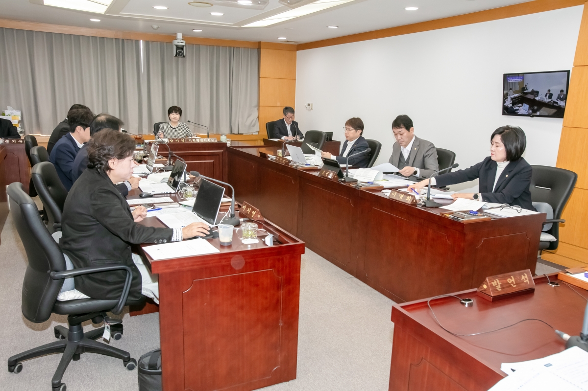 20250314-023[IMG_8037-제285회 임시회시 기획행정위원회 조례안 심사활동.JPG