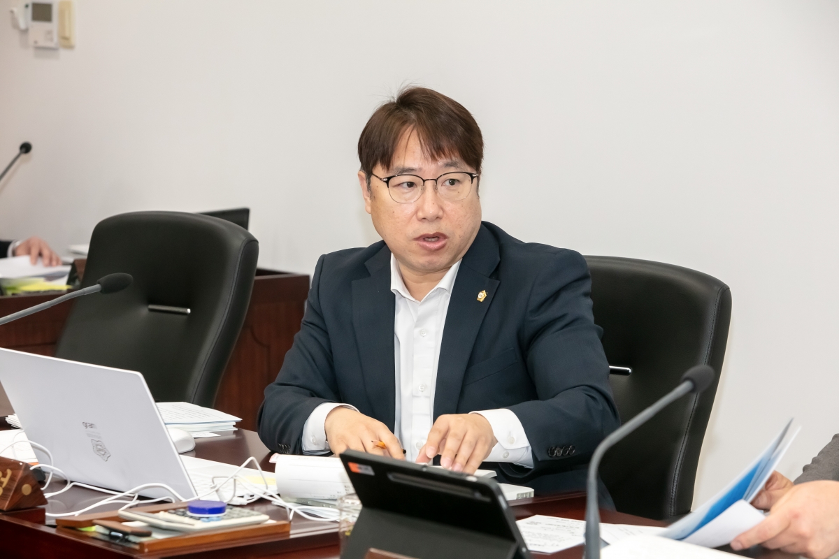 20250314-036[IMG_8071-제285회 임시회시 기획행정위원회 조례안 심사활동.JPG