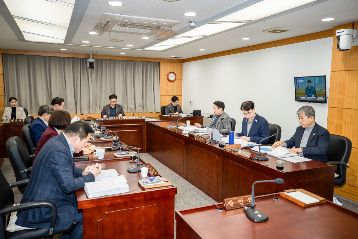 20250314-053[AMG_3127-제285회 임시회시 산업건설위원회 조례안 심사활동.JPG