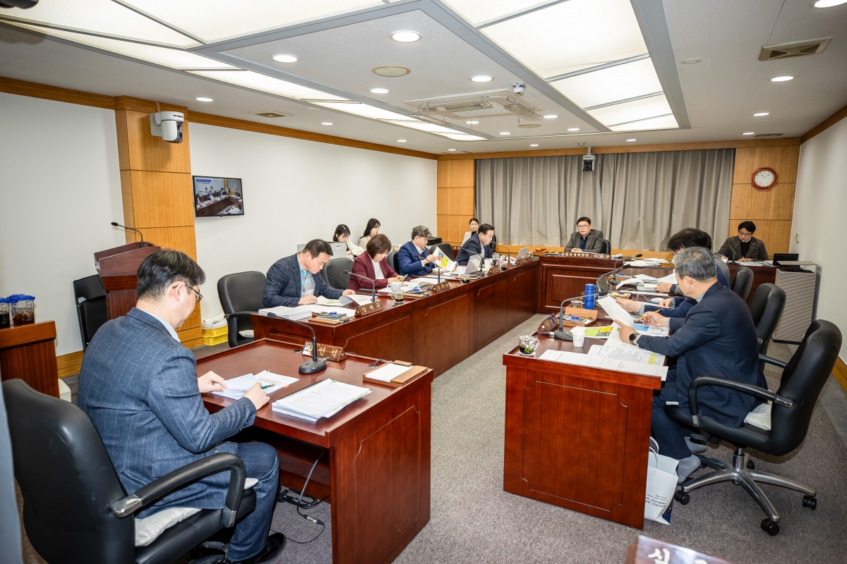 20250314-065[AMG_3188-제285회 임시회시 산업건설위원회 조례안 심사활동.JPG