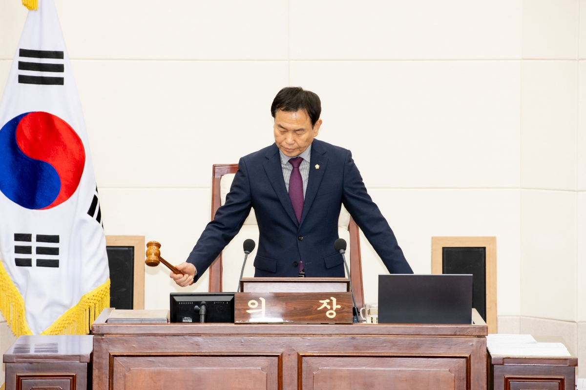 20250414-005[AMG_5669-제286회 임시회 제1차 본회의시 박교상 의장 회의주재.jpg