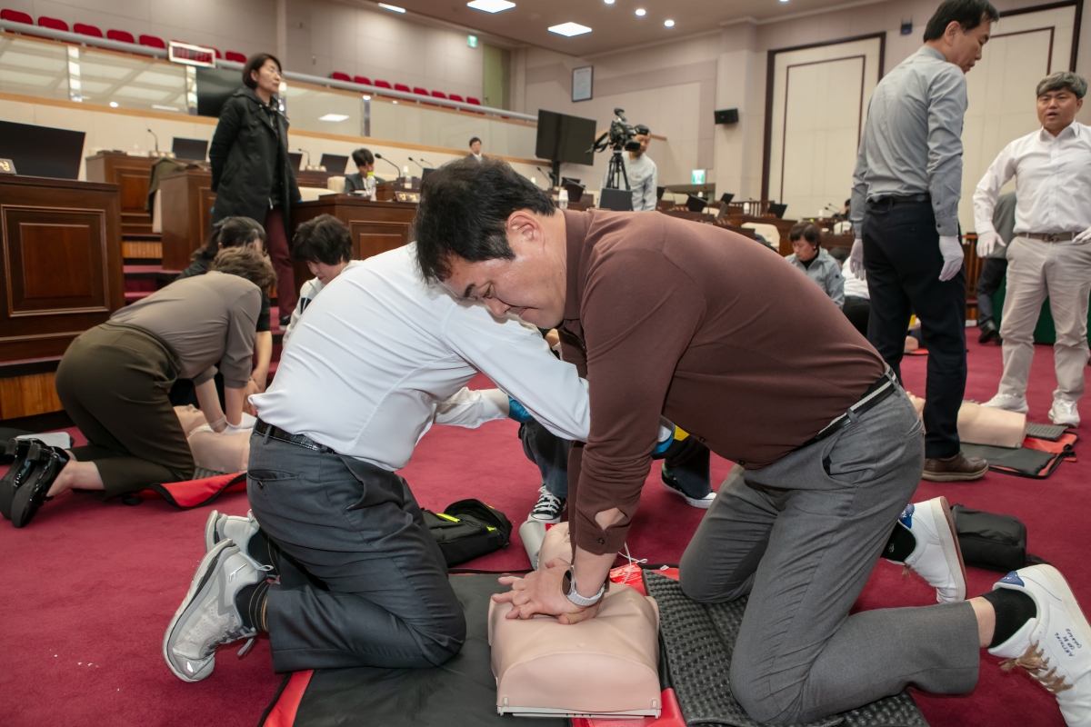 20250414-141[IMG_8526-구미시의회 심폐소생술 교육.jpg