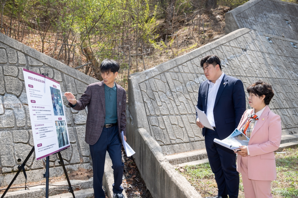 20250416-088[AMG_6286-제286회 임시회시 기획행정위원회 구미공설숭조당 현장방문 활동.jpg