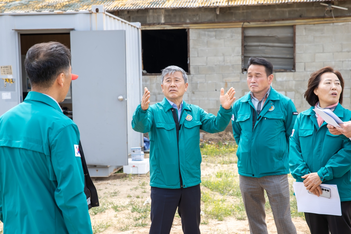 20250417-036[AMG_6443-제286회 임시회시 산업건설위원회 농산물산지유통센터 공사현장 방문활동.jpg