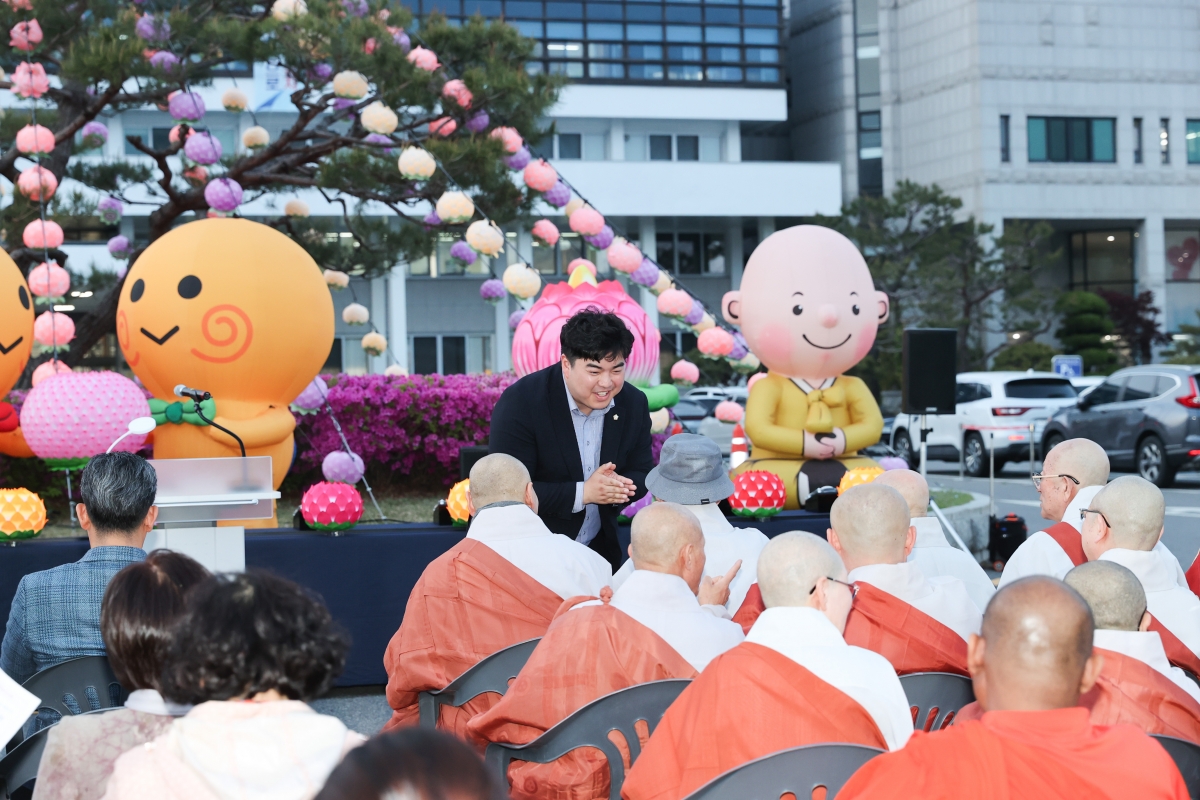 20250417-050[AMG_6488-1-불기 2569년 구미시청 봉축연등 점등식.JPG