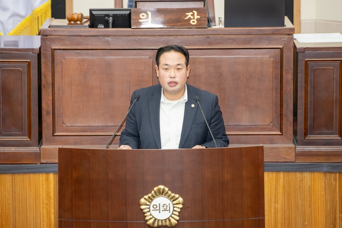 20250418-035[AMG_6699-제286회 임시회 제2차 본회의시 정지원 산업건설위원회 간사 상임위원회 활동결과보고.jpg