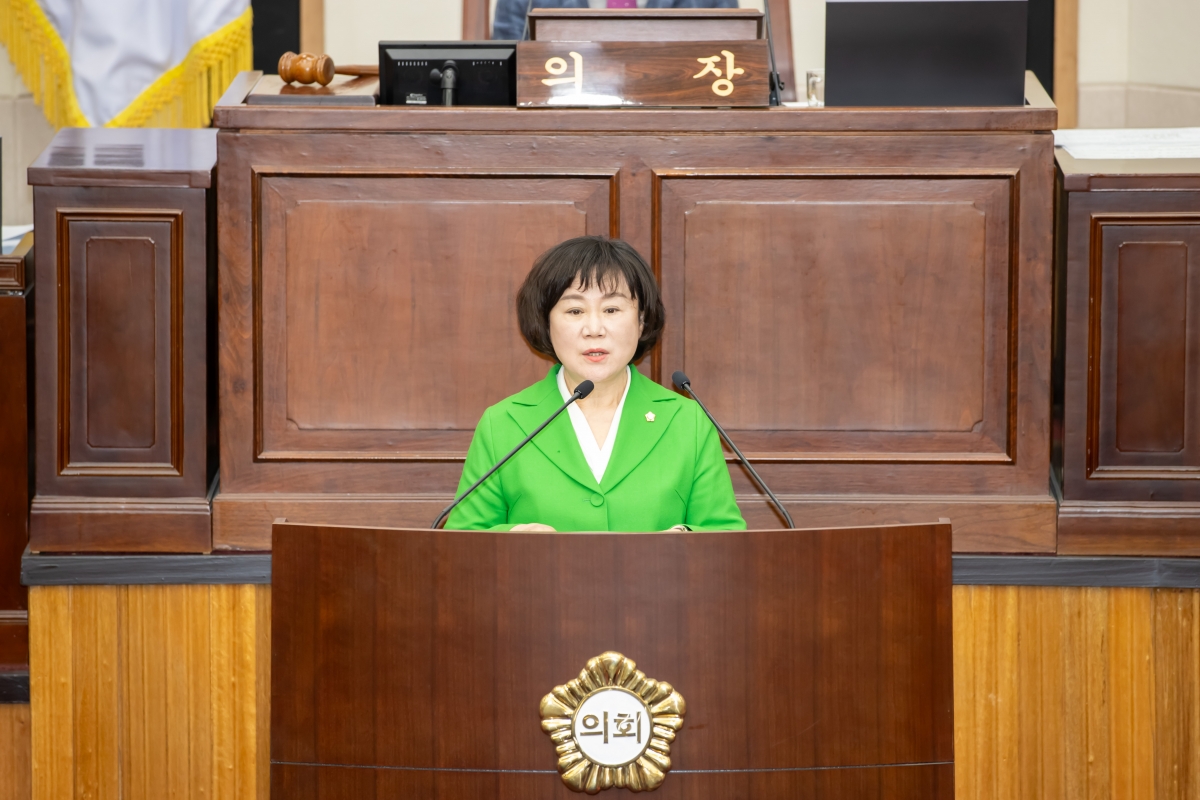 20250418-039[AMG_6717-제286회 임시회 제2차 본회의시 이정희 문화환경위원회 간사 상임위원회 활동결과보고.jpg