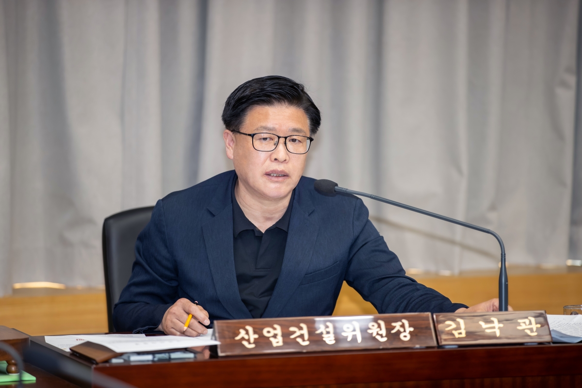 20250430-007[AMG_8239-1-폐회중 산업건설위원회 활동.jpg