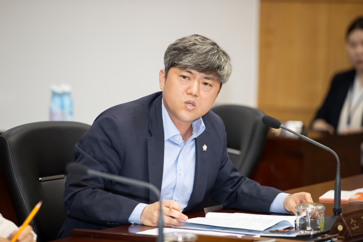 20250430-015[AMG_8284-1-폐회중 산업건설위원회 활동.jpg