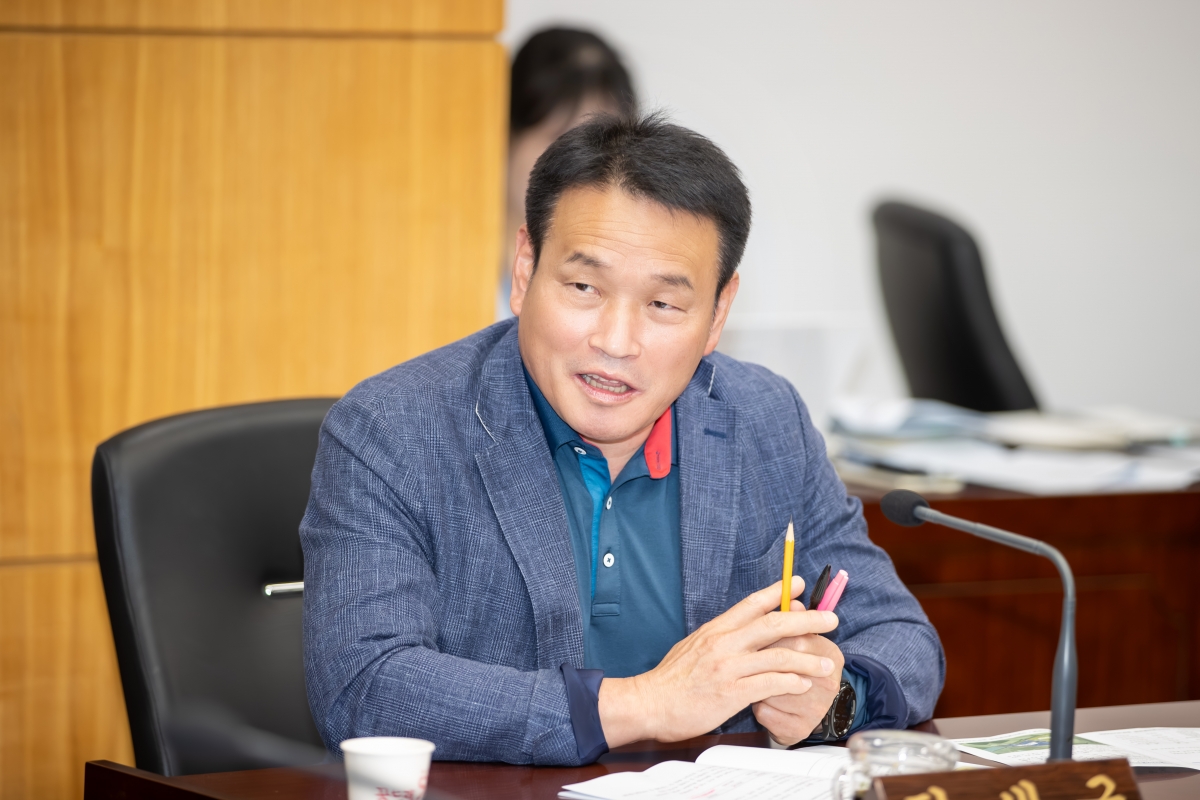 20250430-017[AMG_8296-1-폐회중 산업건설위원회 활동.jpg