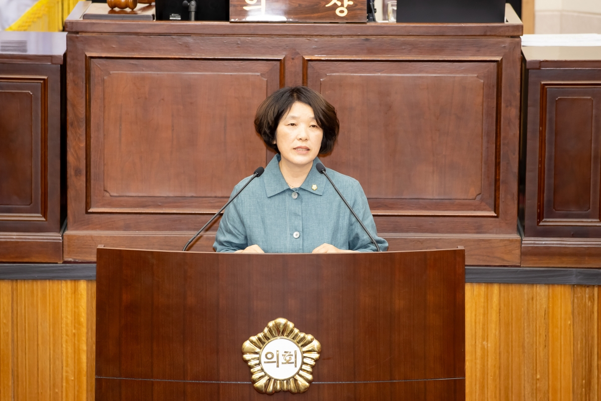 20250519-037[AMG_0061-제87회 임시회 제2차 본회의시 추은희 의원 안건 관련 질의.jpg