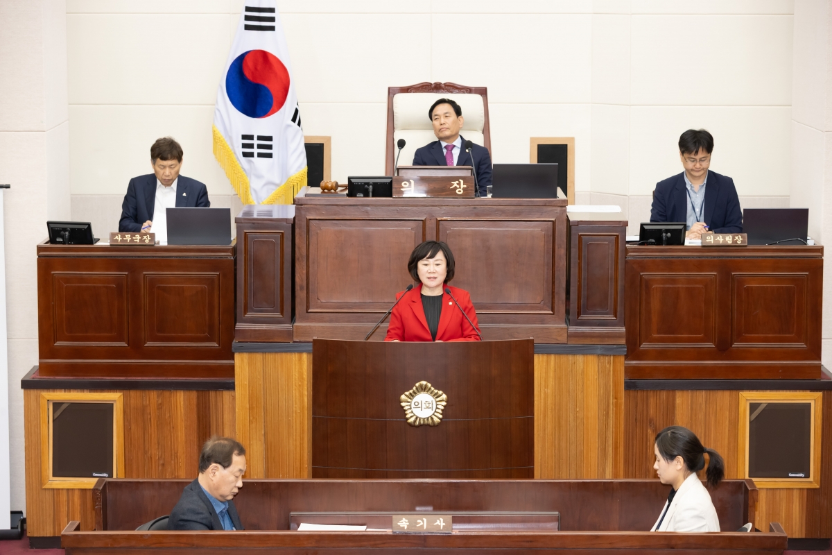 20250519-061[AMG_0143-제287회 임시회 제2차 본회의시 이정희 문화환경위원회 간사 상임위원회 활동결과보고.jpg