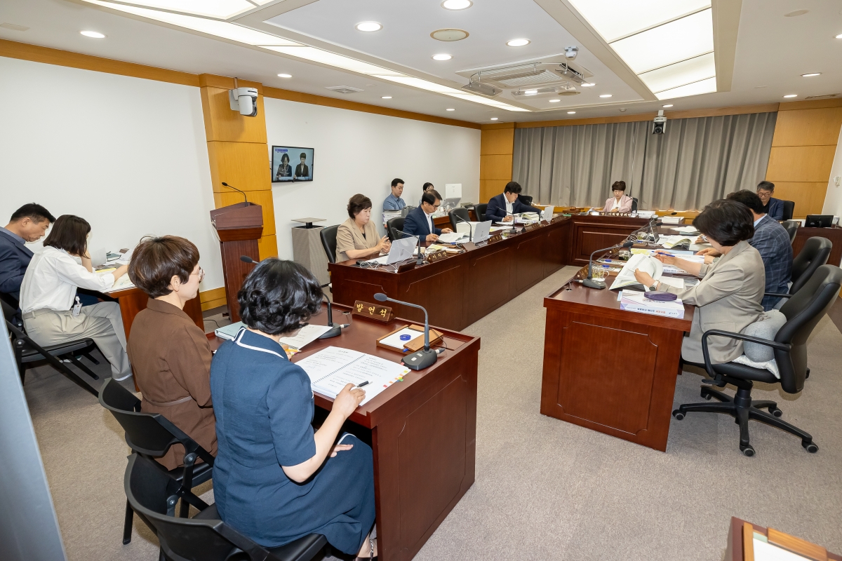 20250605-010[AMG_0855-제288회 제1차 정례회 기획행정위원회 소관 2024회계연도 세입·세출 결산 승인안 예비심사활동.jpg