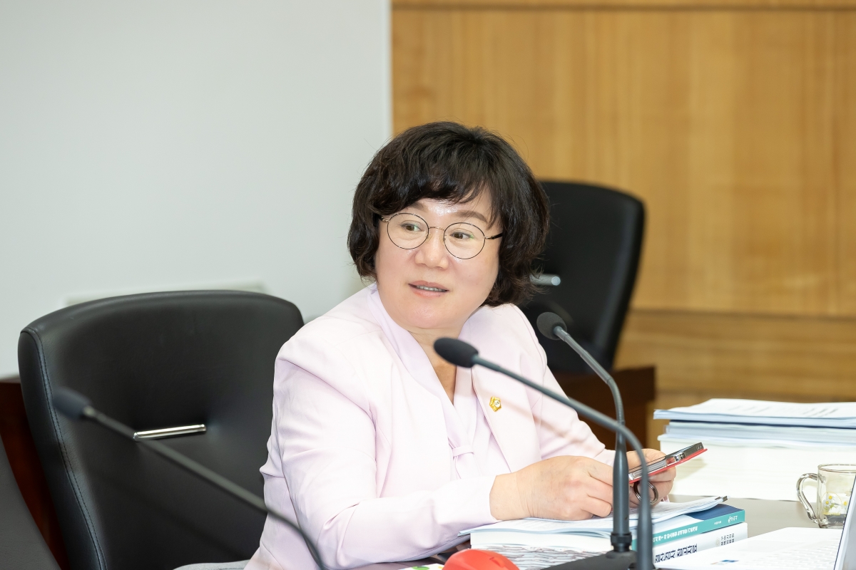 20250609-029[AMG_1232-제288회 제1차 정례회시 문화환경위원회 소관 2024회계연도 세입·세출 결산 승인안 예비심사활동.jpg