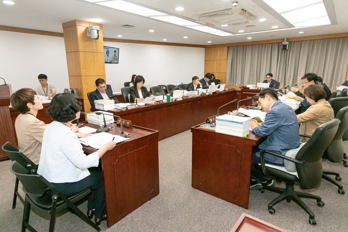 20250610-008[IMG_9734-제288회 제1차 정례회 예산결산특별위원회 2024회계연도 세입세출결산승인안 심사활동.jpg