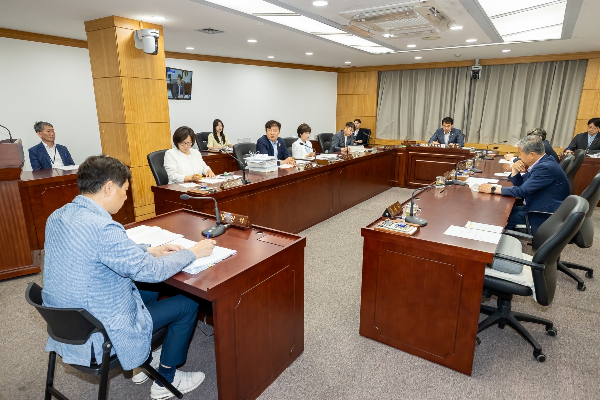 20250612-012[AMG_1468-제288회 제1차 정례회 의회운영위원회 소관 2025년도 행정사무감사 활동.jpg