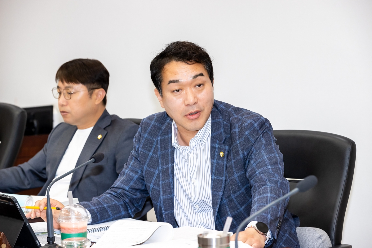 20250612-038[AMG_1751-제288회 제1차 정례회 기획행정위원회 소관 2025년도 행정사무감사 활동.jpg